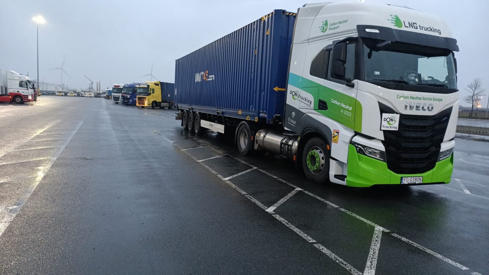 Don Trucking LNG Powered truck with SAMSKIP trailer