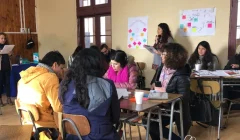 Docentes reunidos para recibir un curso por parte de Aptus