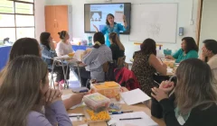 Docentes recibiendo todo lo relacionado con el curso de Aptus