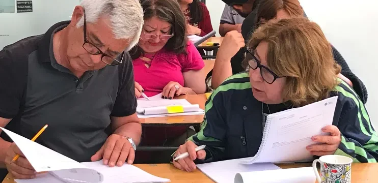 Docentes comparte en entre sí, los conocimientos y respuestas del curso