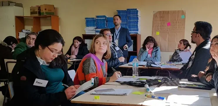 Docentes durante una capacitación o curso por parte de Aptus