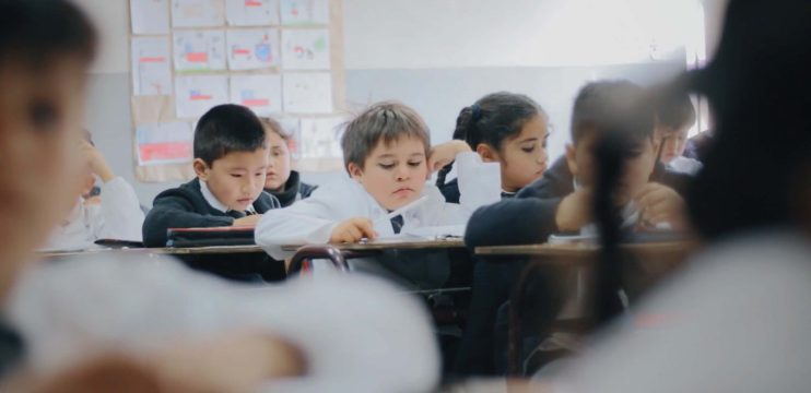 Niños en un aula de clases