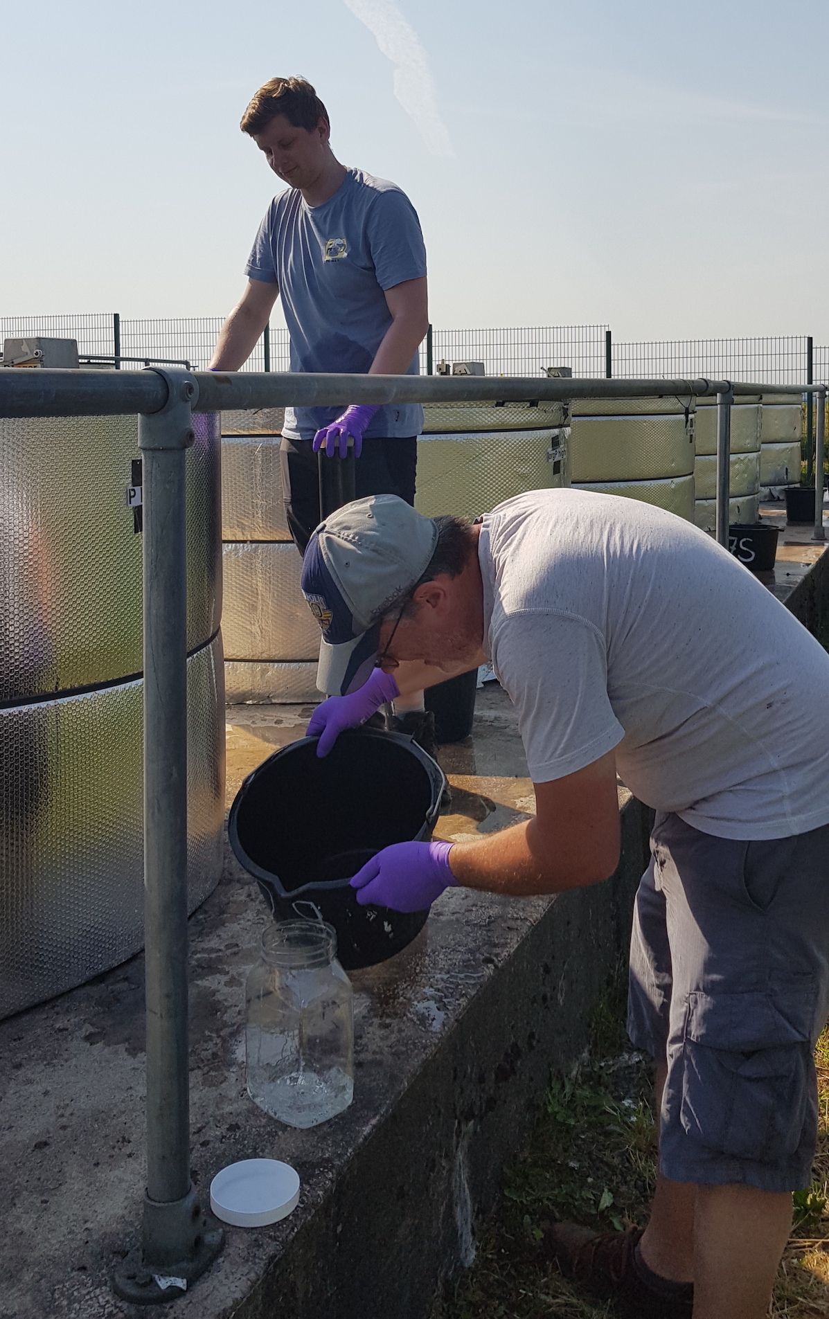 Thomas Pluym (Ghent University and KU Leuven, Belgium) and Nicolas Clercin (Aquabio Conseil and Ecole Des Ponts ParisTech, France) taking water samples. 