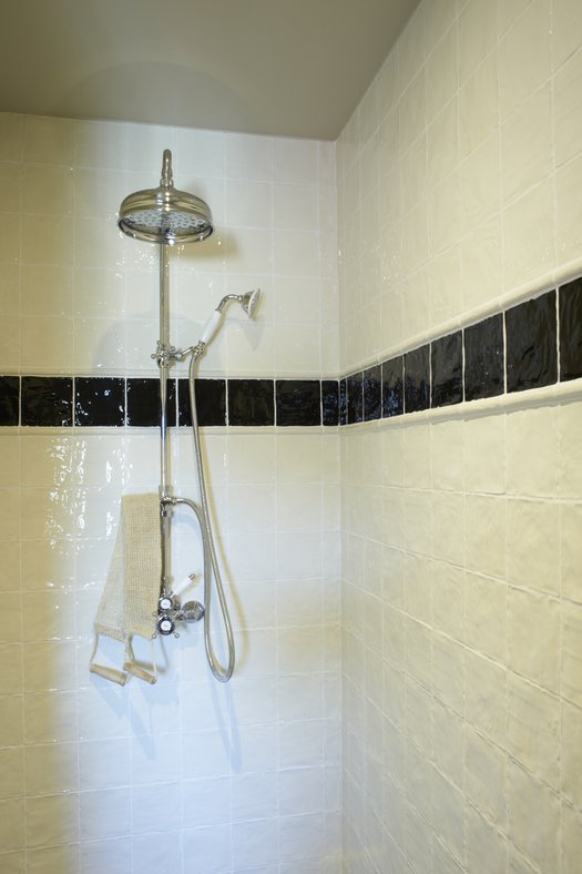 Example cottage bathroom with retro shower column