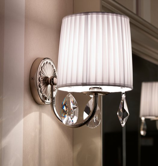 Giotto wall lamp with white fabric shade and cristal charms