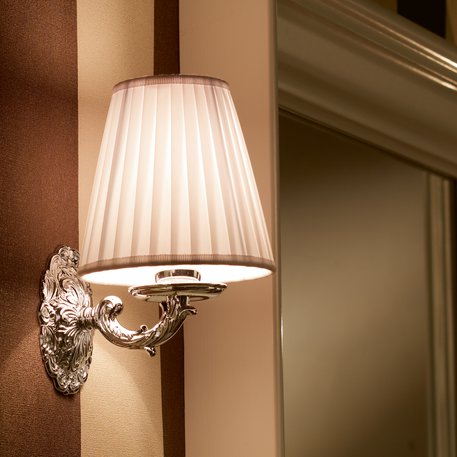 Sharm wall lamp with white fabric shade