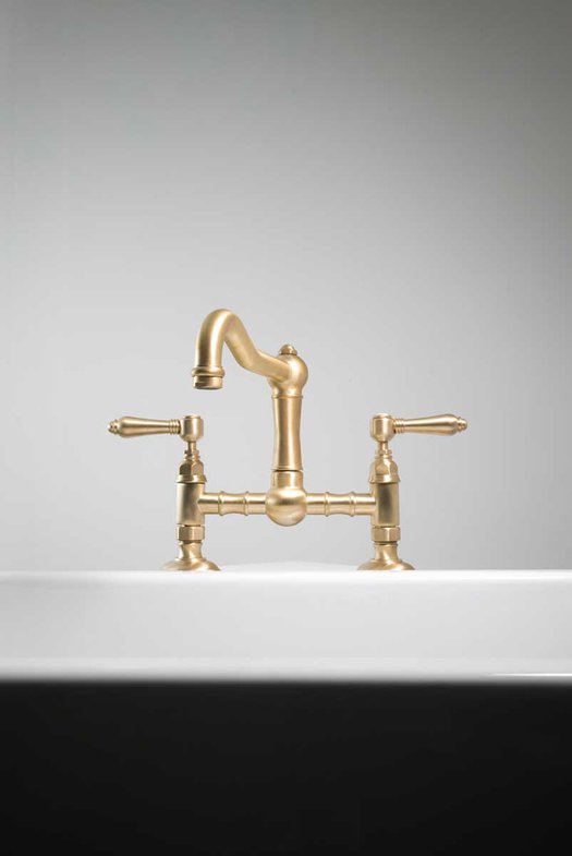 Classic style kitchen mixer in brushed brass