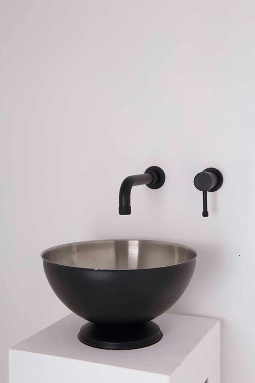 Wall-mounted single lever mixer with spout for washbasin