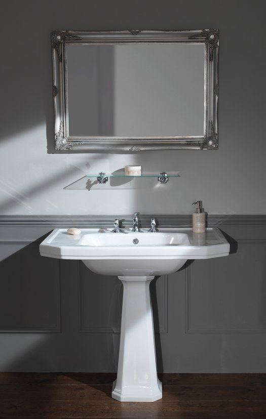 Empire washbasin on pedestal for the classy bathroom