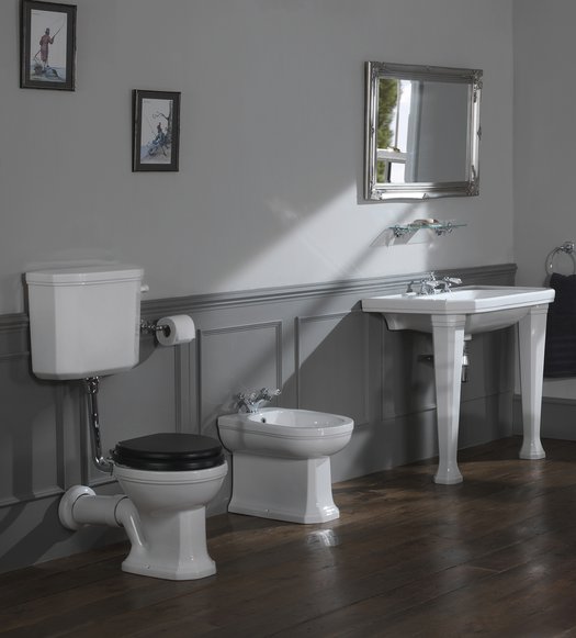 Empire bathroom with lavabo console in classic style