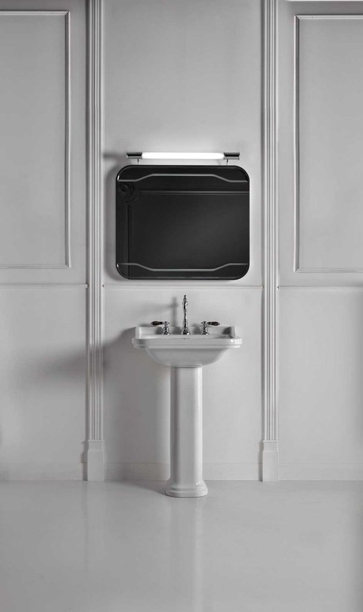 Exemple de salle de bains de style classique avec Waldorf Lavabo