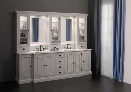 Very large bathroom furniture in cottage style