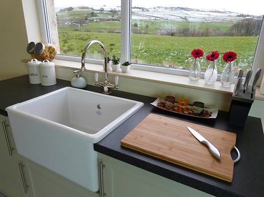 Elegant and spacious kitchen sink