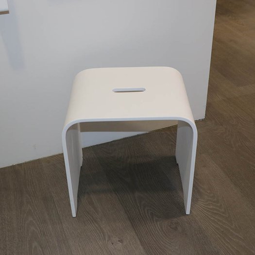 Tabouret de douche blanc satiné en Solid Surface