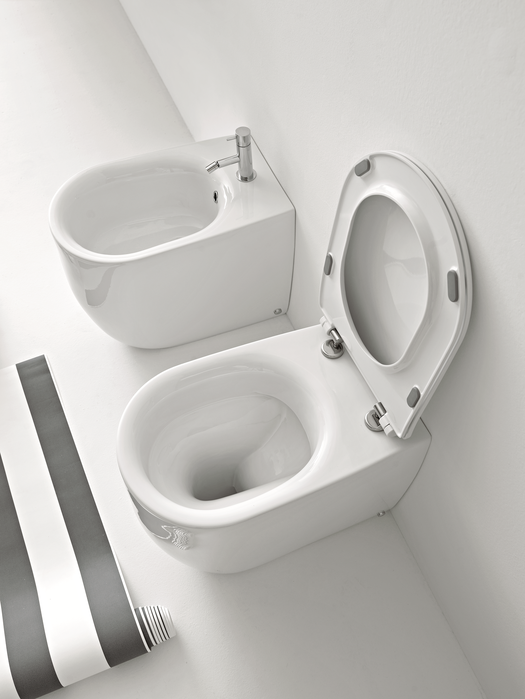 Wand wc met no rim systeem
