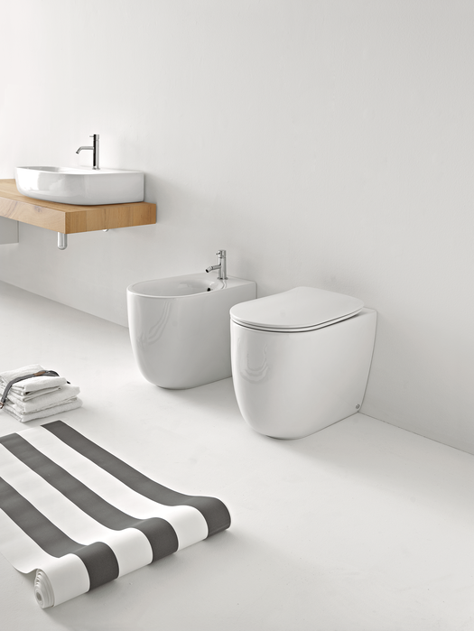 Modieuze wand WC in diverse kleuren
