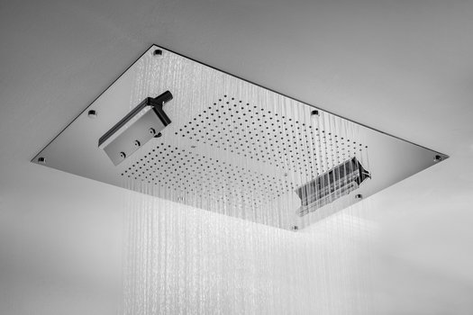 Plafond de douche design avec multiples fonctions