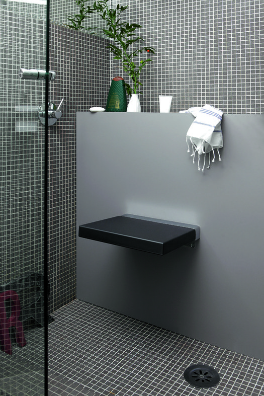 Douchezitje in een design badkamer