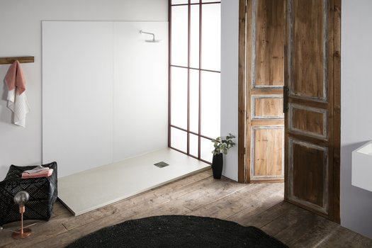 Exemple d'une salle de bains design avec le receveur de douche tendance Quadro