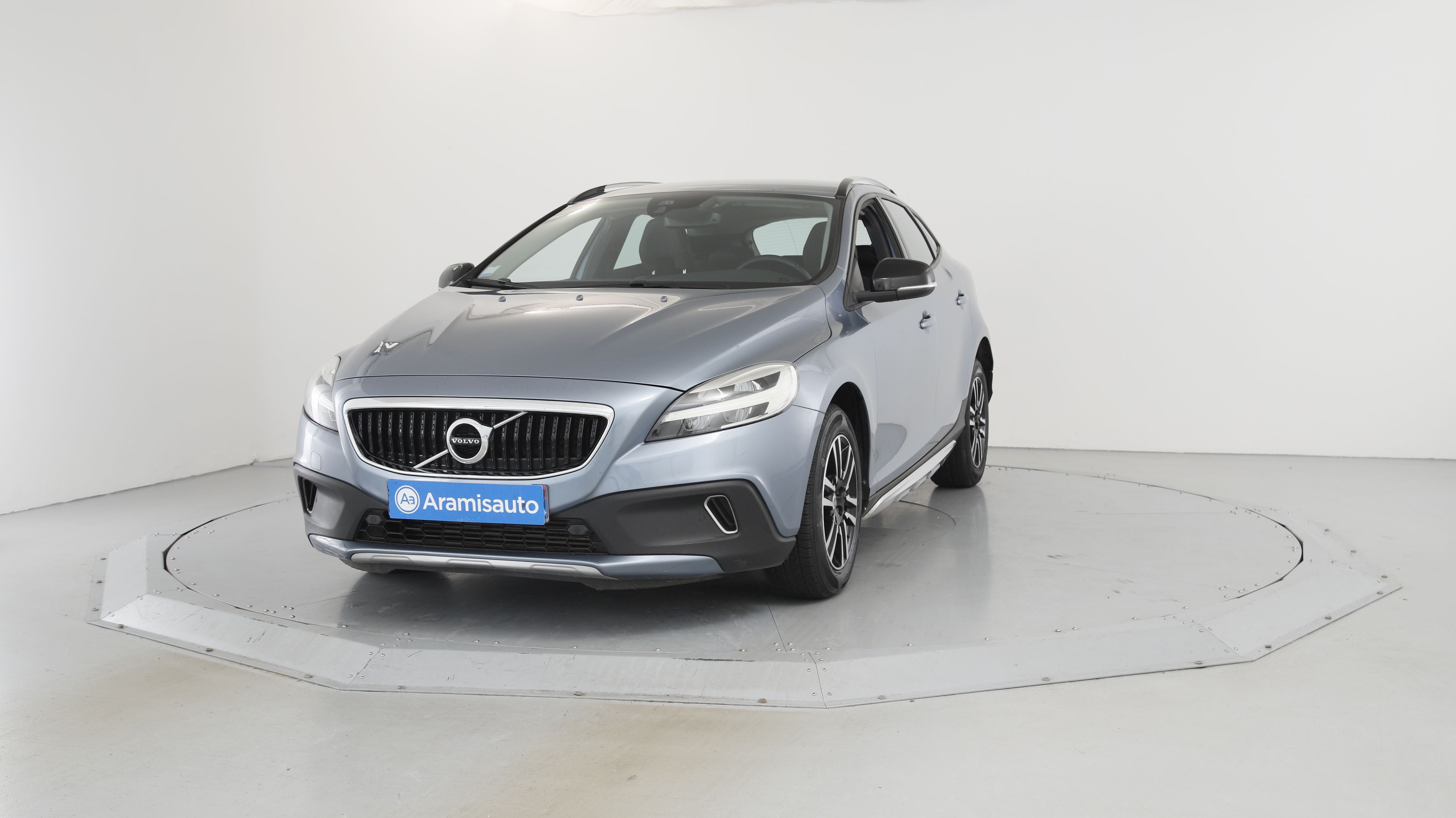 VOLVO V40 CROSS COUNTRY D2 120ch Business occasion - berline - manuelle -  107 573 km - POITIERS (86000)