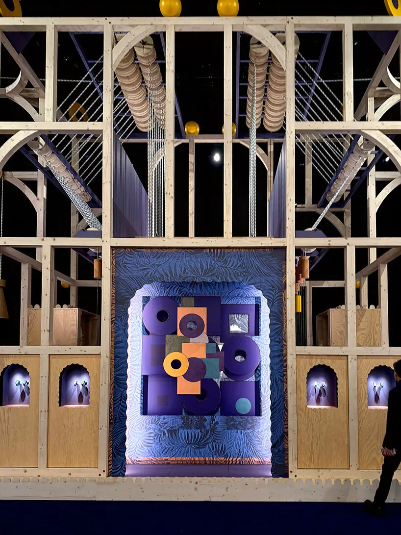 에르메스, 시간을 연극으로 무대에 올리다