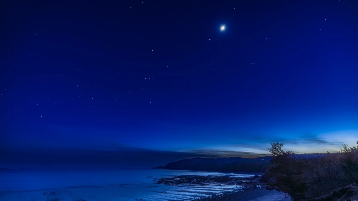 4월 밤하늘의 두 주인공, 금성과 목성 관측 가이드