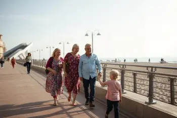 Reisemöglichkeiten in Spanien für Senioren via Generationenreisen: Eine sachliche Einordnung für Familien