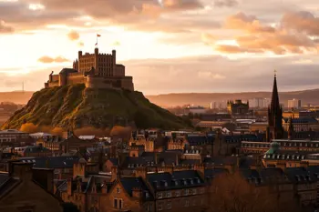 A Comprehensive Planning Guide for a 3-day weekend trip to Edinburgh with flights and hotel: Costs, Itineraries, and Logistics