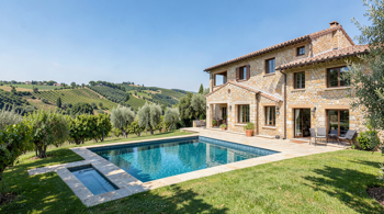 Analisi di mercato: 7-day private villa in Toscana con WiFi e utenze incluse