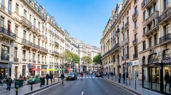 Escapada urbana de 4 días a Madrid con desayuno y transporte incluidos: Análisis de opciones y logística para viajeros