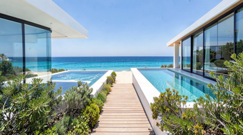 14-daags verblijf in een villa aan de Middellandse Zee met directe toegang tot het strand: Een Gegevensgebaseerde Analyse van de Europese Vakantiemarkt