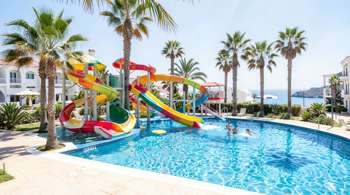 7-daagse gezinsvakantie naar Spanje met waterpark en hotel inbegrepen 2026: Analyse van pakketmogelijkheden en marktgegevens