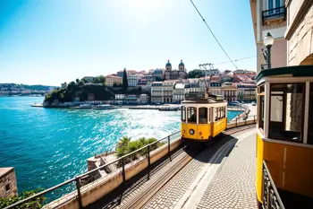 Guida e analisi di mercato: 5 giorni di viaggio in Portogallo con voli e hotel inclusi nel 2026