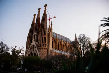Een ontspannen 8-daagse reis naar Barcelona met hotel en rondleidingen met gids inbegrepen: Analyse van reisstructuren en planningsopties
