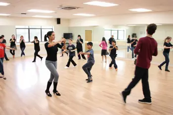 Find dance classes in my area: A location and class-format guide