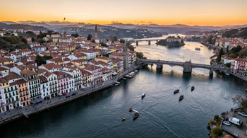 Escapadinha de 2 dias no Porto com pequeno-almoço e transporte incluídos: Um guia de planejamento e análise estrutural