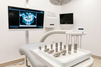Implanturi dentare în România: prețuri, materiale și facilități 2026 - Analiză Completă pentru Pacienți