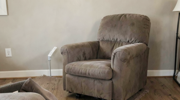 Recliner chairs final clearance: Market notes and consumer checks for clearance inventory