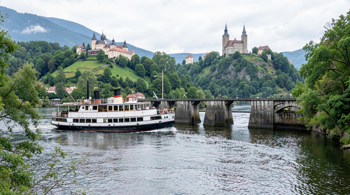 Architektonická plavba Vltavou z Prahy do Mělníka s guided tour památek: redakční průvodce trasou