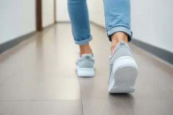 Lightweight sneakers for seniors: A practical evidence-based guide to comfort, fit, and walking stability