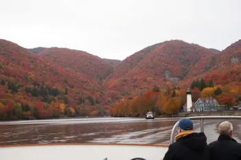 Hudson River fall color cruises through the Catskill Mountains region: A seasonal reporting guide