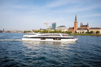 Flusskreuzfahrt Düsseldorf-Amsterdam mit Rheinlandschaften: Eine Analyse der maritimen Reiserouten und logistischen Rahmenbedingungen