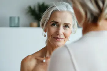 Errori di make-up da evitare dopo i 70 anni: guida analitica per una routine di bellezza consapevole