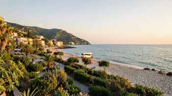 Fuga all-inclusive di 5 giorni in un resort in Sicilia con voli e trasferimenti inclusi: analisi dei pacchetti e dei costi