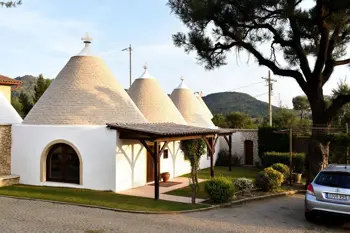 Goditi una fuga di 4 notti in un caratteristico trullo in Puglia con parcheggio gratuito: analisi delle strutture e dei criteri di scelta