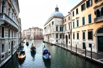 Viaggio di 5 giorni a Venezia in treno con hotel e colazione inclusi: guida alla pianificazione logistica e organizzativa