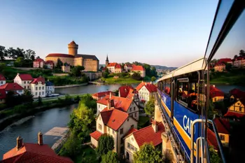 4denní cesta do Českého Krumlova vlakem s ubytováním v ceně: Analýza turistických služeb a dopravy