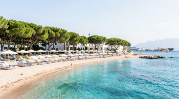 Viaggio di 5 giorni tutto incluso in Puglia con voli diretti e resort sulla spiaggia: analisi dei pacchetti e criteri di scelta