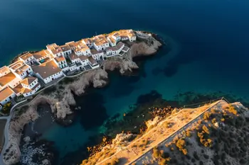 Case al mare in Sardegna 2026: Analisi del Mercato Immobiliare Costiero e delle Tendenze Emergenti