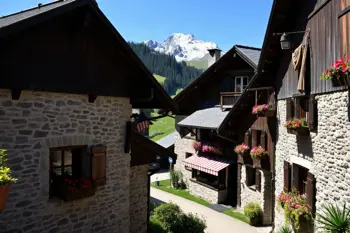 Les plus beaux villages de montagne à découvrir dans les Alpes durant l’été 2026 : Analyse du patrimoine et des destinations alpines